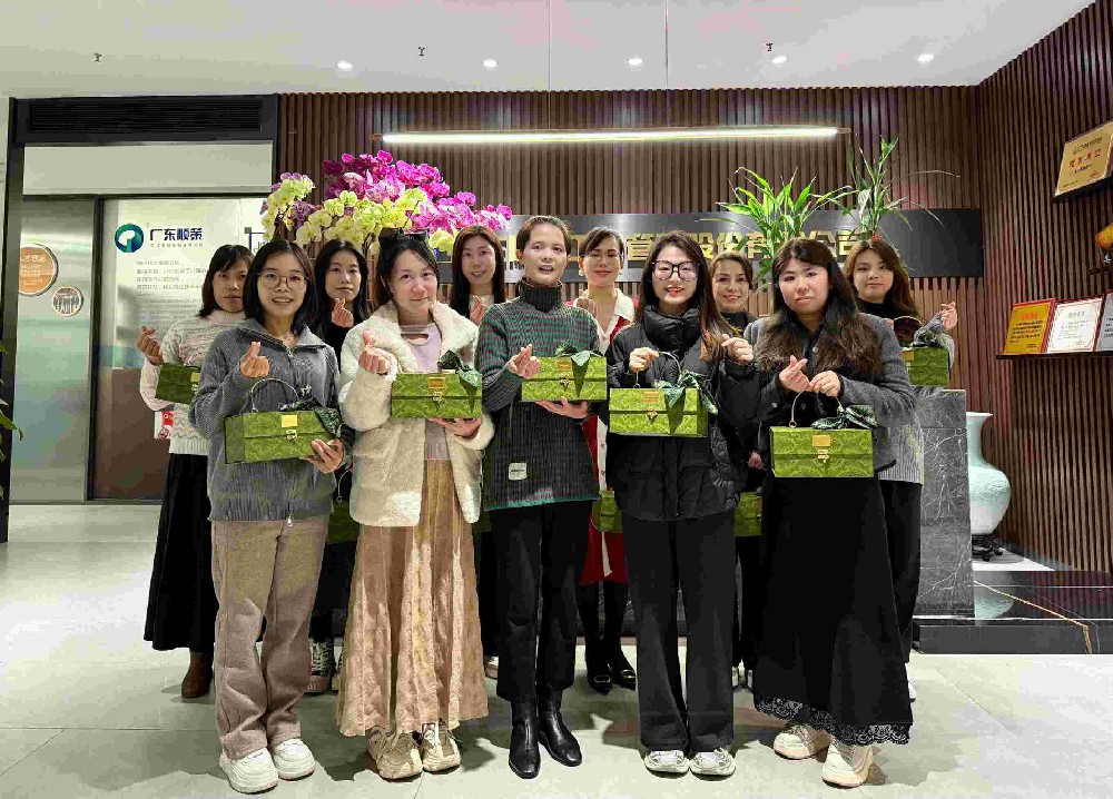 致敬她力量，感恩她奉献